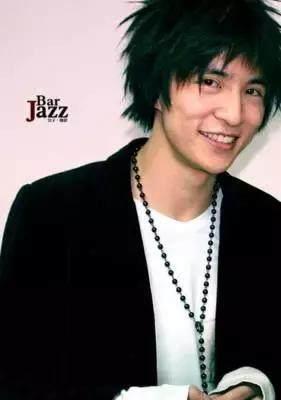 薛之谦拒绝潜规则经历_娱乐圈男明星潜规则事件_娱乐圈被潜的男明星