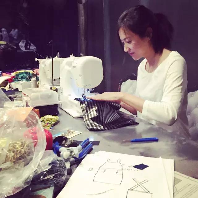 娱乐圈知名女导演_徐静蕾导演作品票房破亿_徐静蕾才女多才多艺